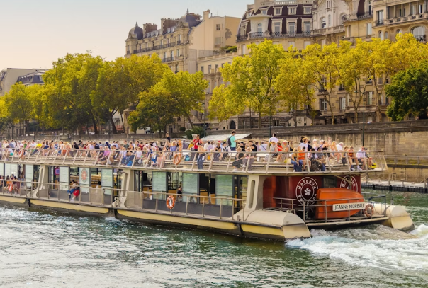 Seine River: Sightseeing Cruise from the Eiffel Tower